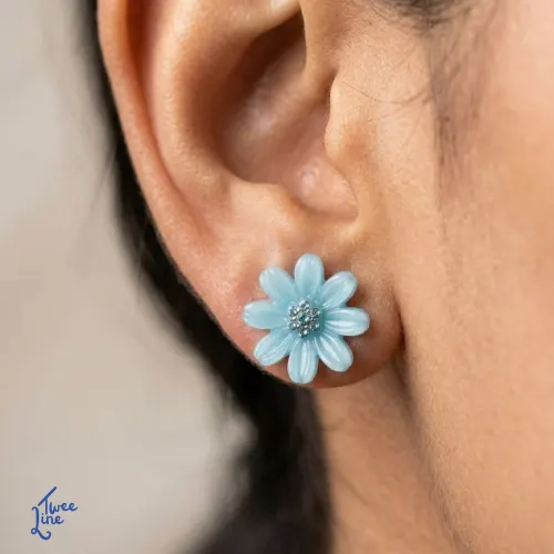 Sunflower earring with golden petals and dark center