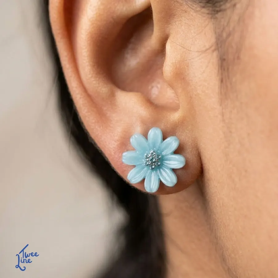 Sunflower earring with golden petals and dark center
