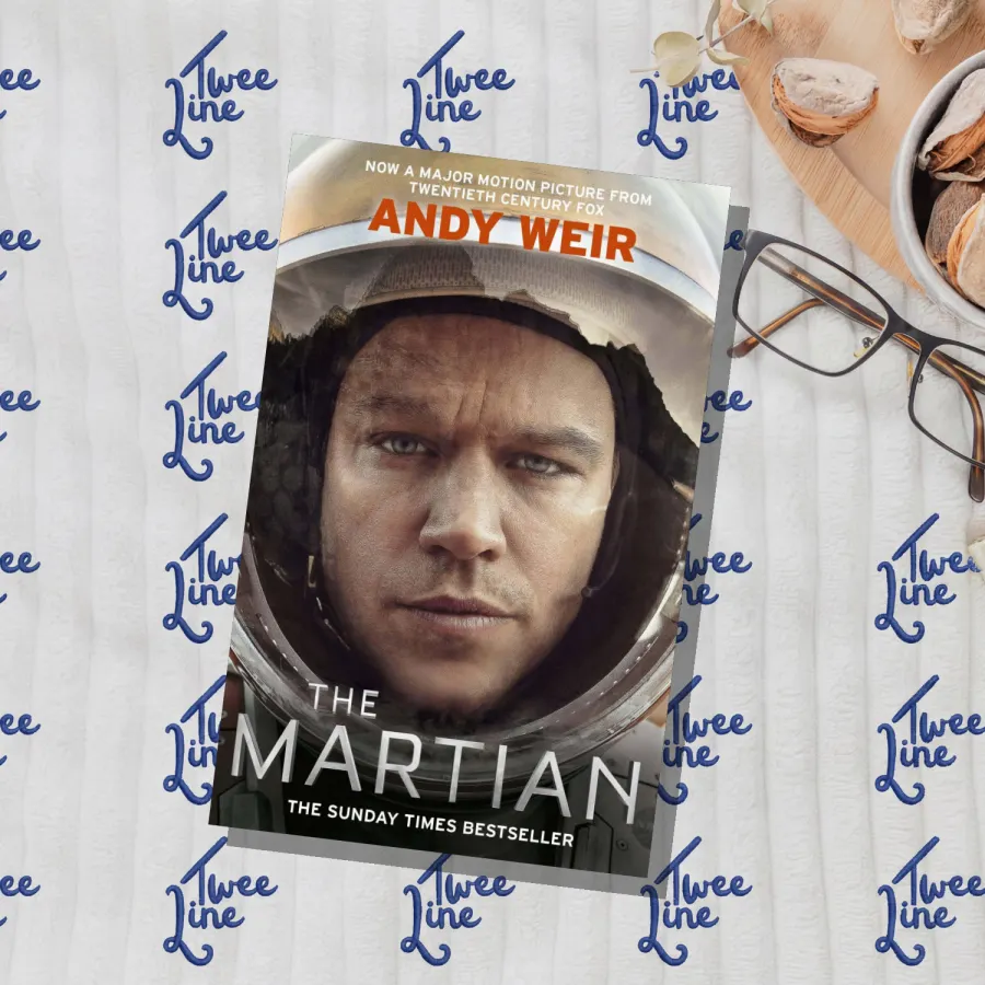 The Martian: Stranded on Mars, one astronaut fights to survive by Andy Weir, front cover