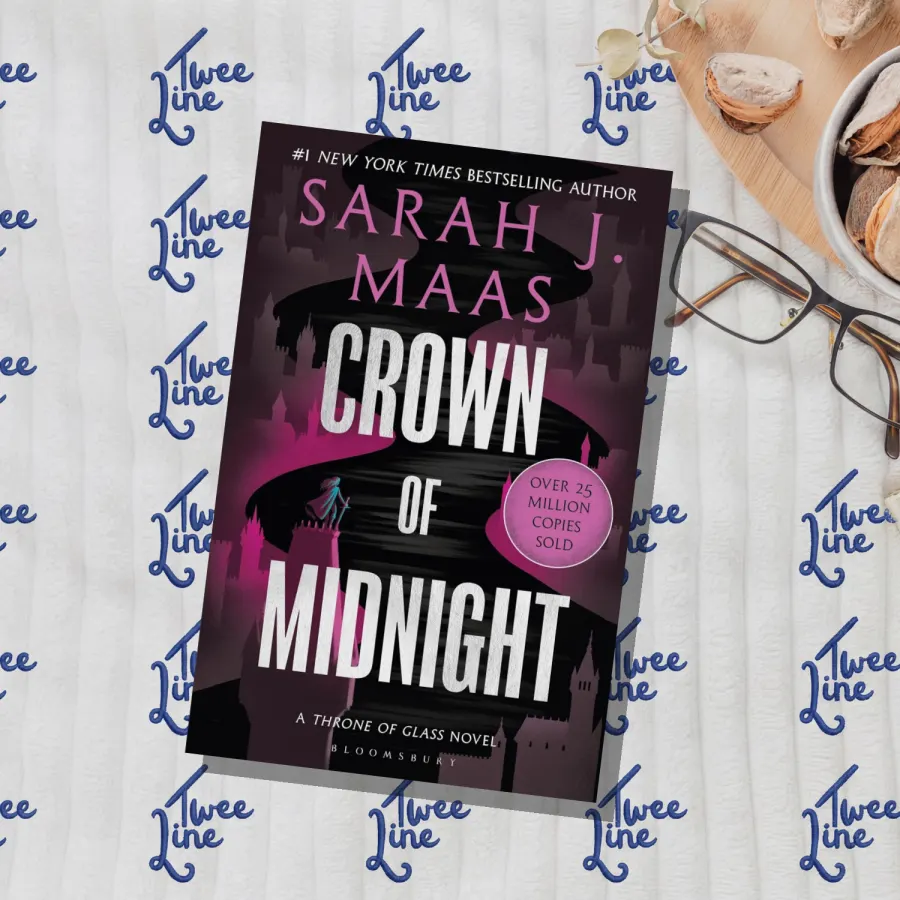 Crown of Midnight by Sarah J. Maas, front cover
