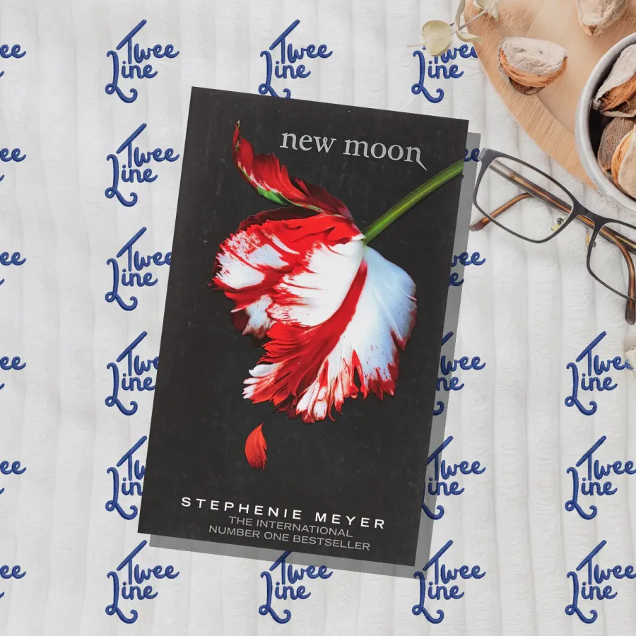 New Moon by Stephenie Meyer, front cover