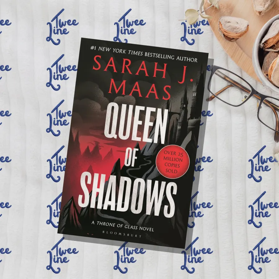 Queen of Shadows by Sarah J. Maas, front cover